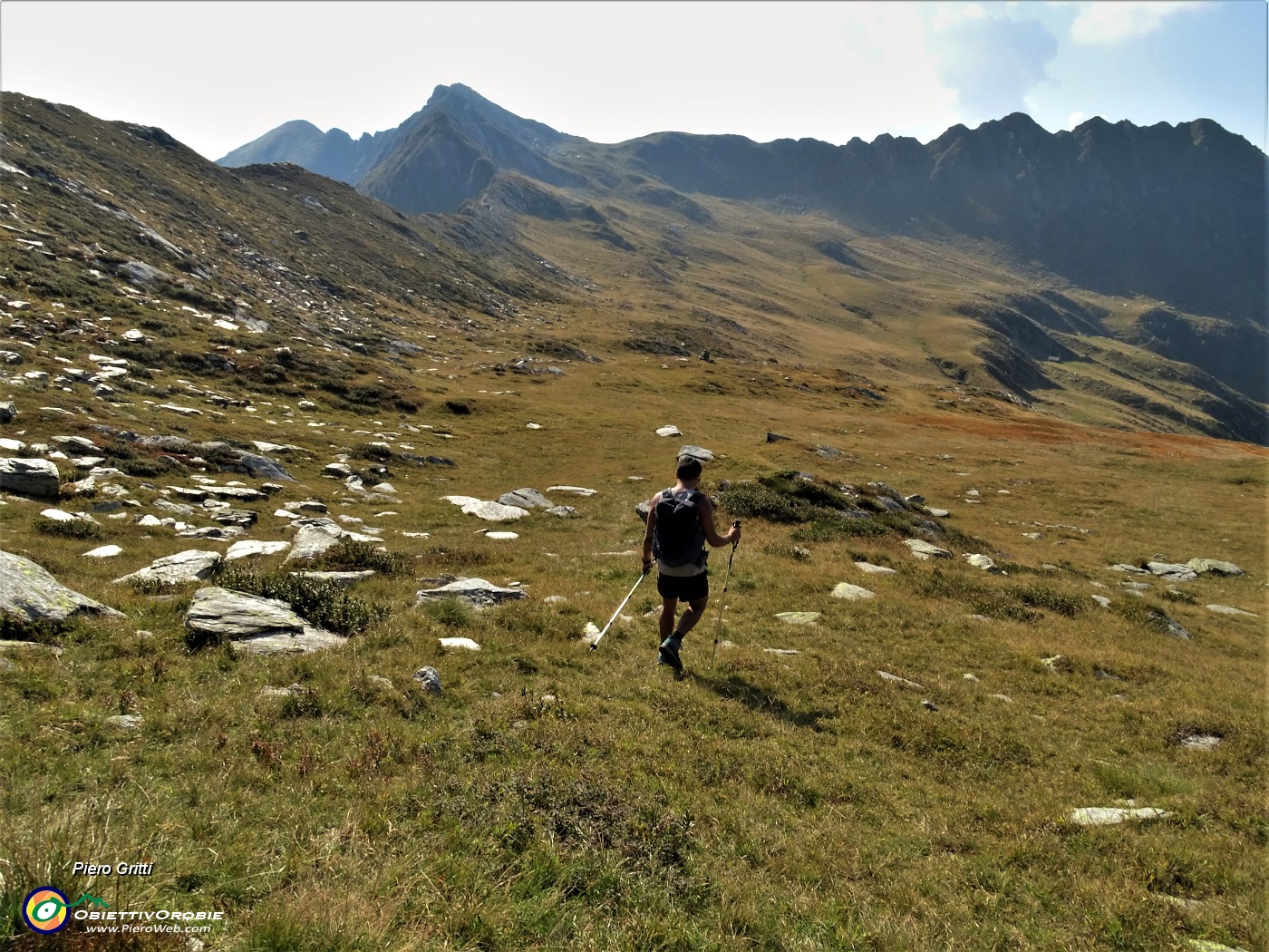 60 L'ultimo tratto di discesa da Cima a Passo di Lemma lo facciamo sui bei pratoni dei Piani di Lemma.JPG -                                